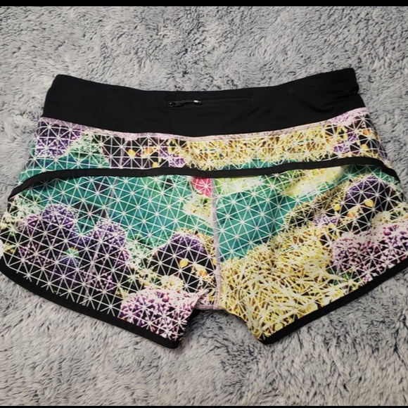 Lululemon Speed Shorts - Picture 5 of 6